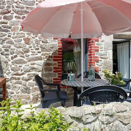 La Quinardais - Charmante Maison Avec Terrasse Saint-Samson-sur-Rance Exterior photo